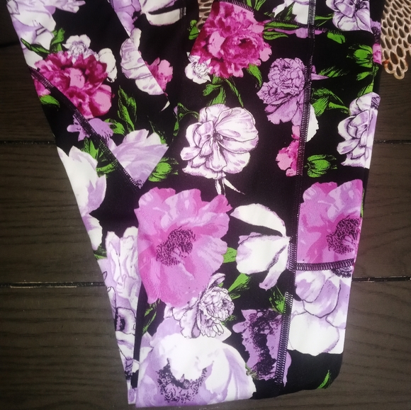 Victoria Secret workout pants and matching sports bra - Picture 6 of 7